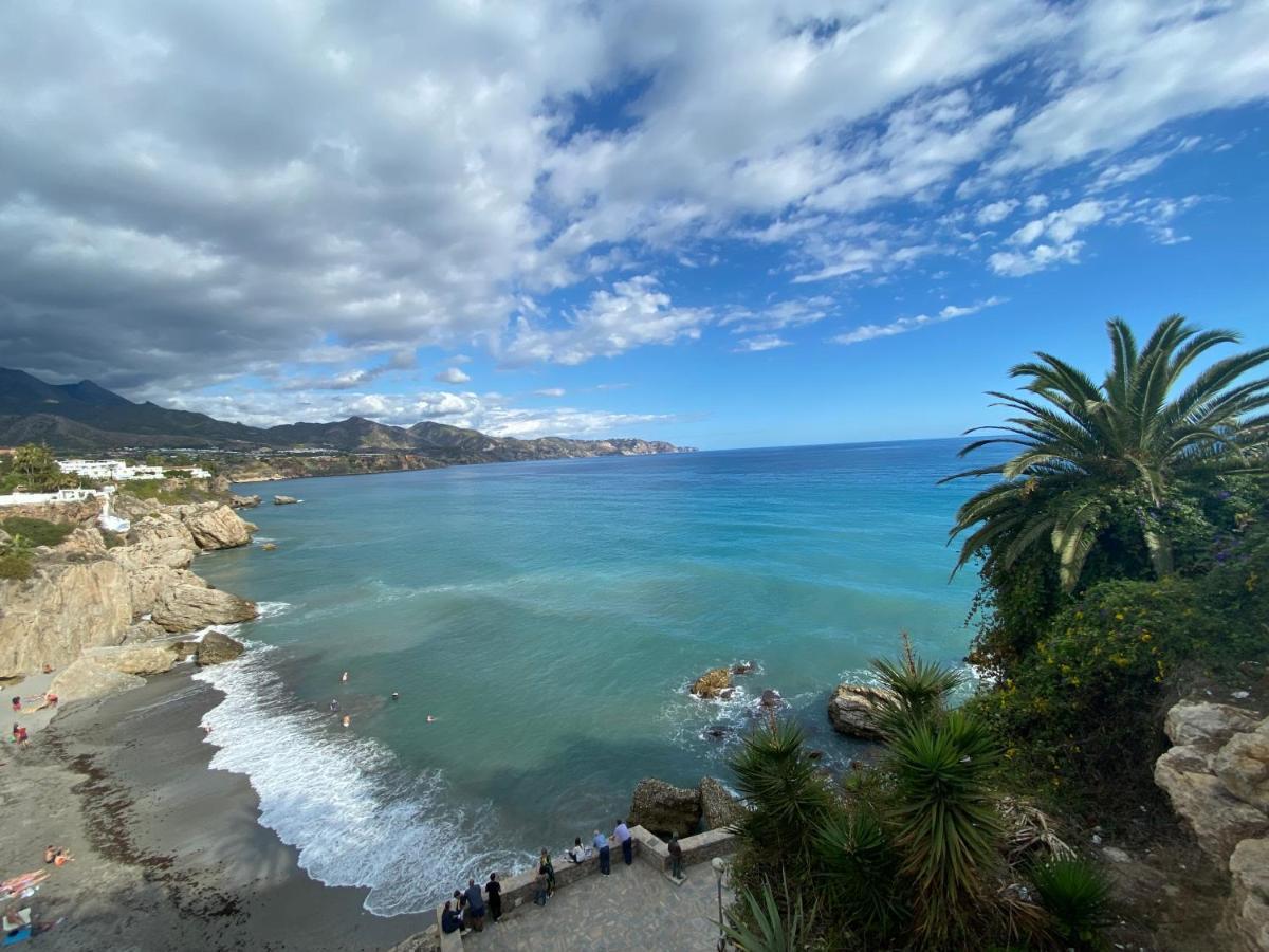 New Townhouse In The Heart Of Nerja With Jacuzzi Vila Exterior foto