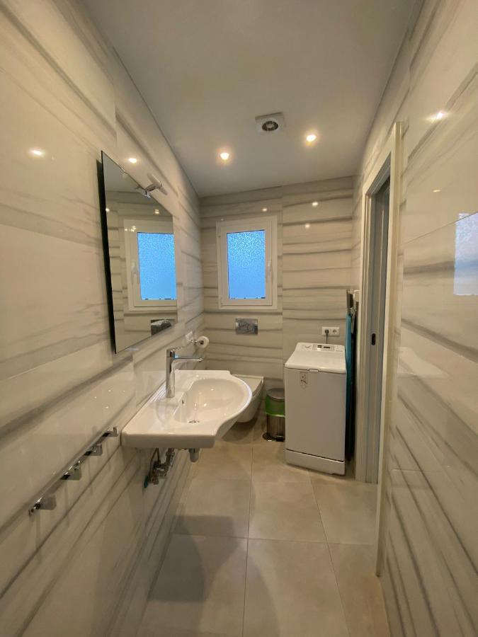 New Townhouse In The Heart Of Nerja With Jacuzzi Vila Exterior foto